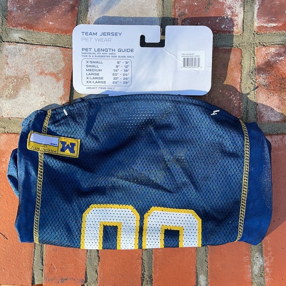 U Of Michigan Wolverines Dog Jersey NWT Sz Med *ALL proceeds go to animals* ❤️ - Picture 3 of 5